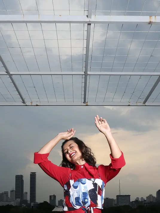 Ide Widi sendiri sempat membuat sang penulis lagu Nino RAN kaget. Lantaran Widi meminta lagu tentanghubungan seksual antara suami dan istri. (Bambang E Ros/Bintang.com)