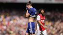 <p>Unggul dua gol, Arsenal makin di atas angin saat tim tamu harus kehilangan Luke Ayling yang diusir wasit pada menit ke-27. (AP/Frank Augstein)</p>