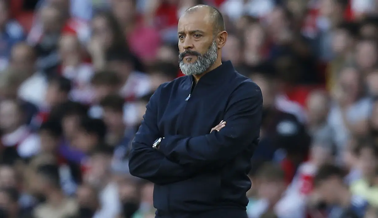 Tottenham Hotspur telah resmi memecat juru taktiknya, Nuno Espirito Santo pada awal November lalu. Sempat tampil meyakinkan di awal musim, sayangnya performa Nuno menurun dan puncaknya kalah 0-3 dari MU. Posisinya saat ini digantikan oleh Antonio Conte. (AFP/Ian Kington)