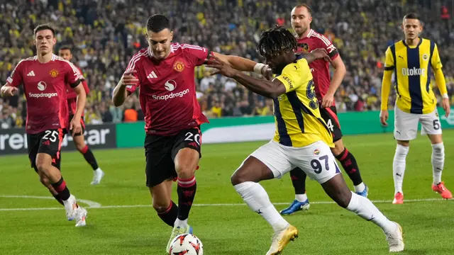 Ditahan Imbang Fenerbahce, Manchester United Gagal Menang