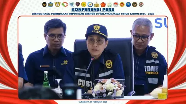 Menteri Keuangan Sri Mulyani Indrawati saat mengisi Konferensi Pers di Pelabuhan Tanjung Perak, Jawa Timur. (Istimewa)