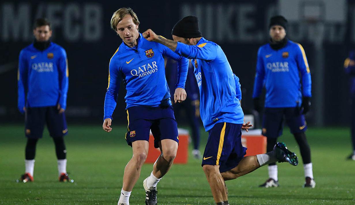 Meskipun libur awal tahun, namun skuat Barcelona memilihnya bukan untuk libur tetapi melakukan latihan perdana. (AFP/Pau Barrena)