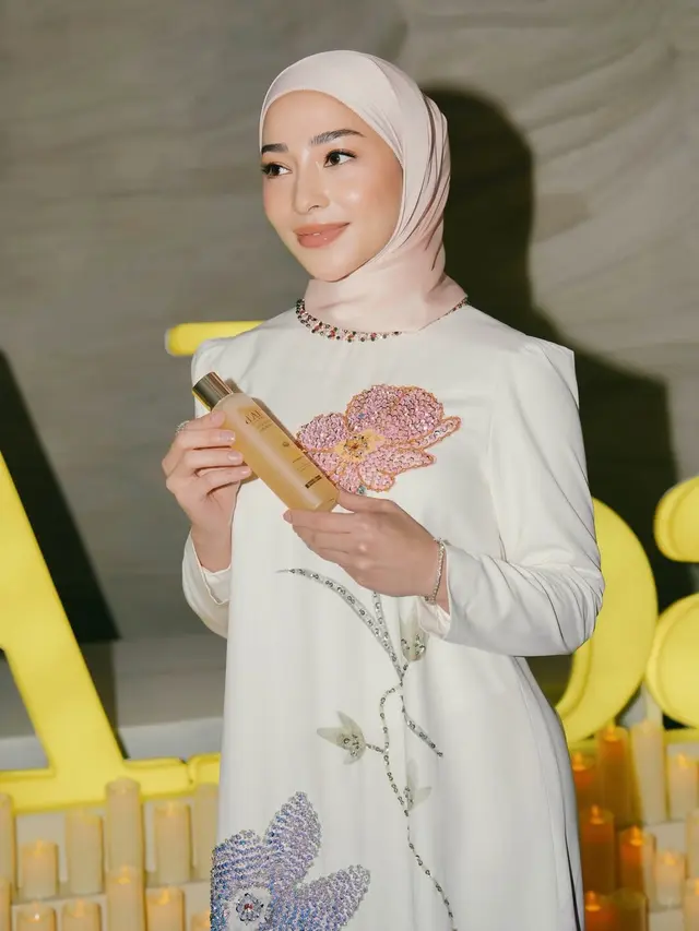 Gaya Hijab Terbaru ala Nikita Willy