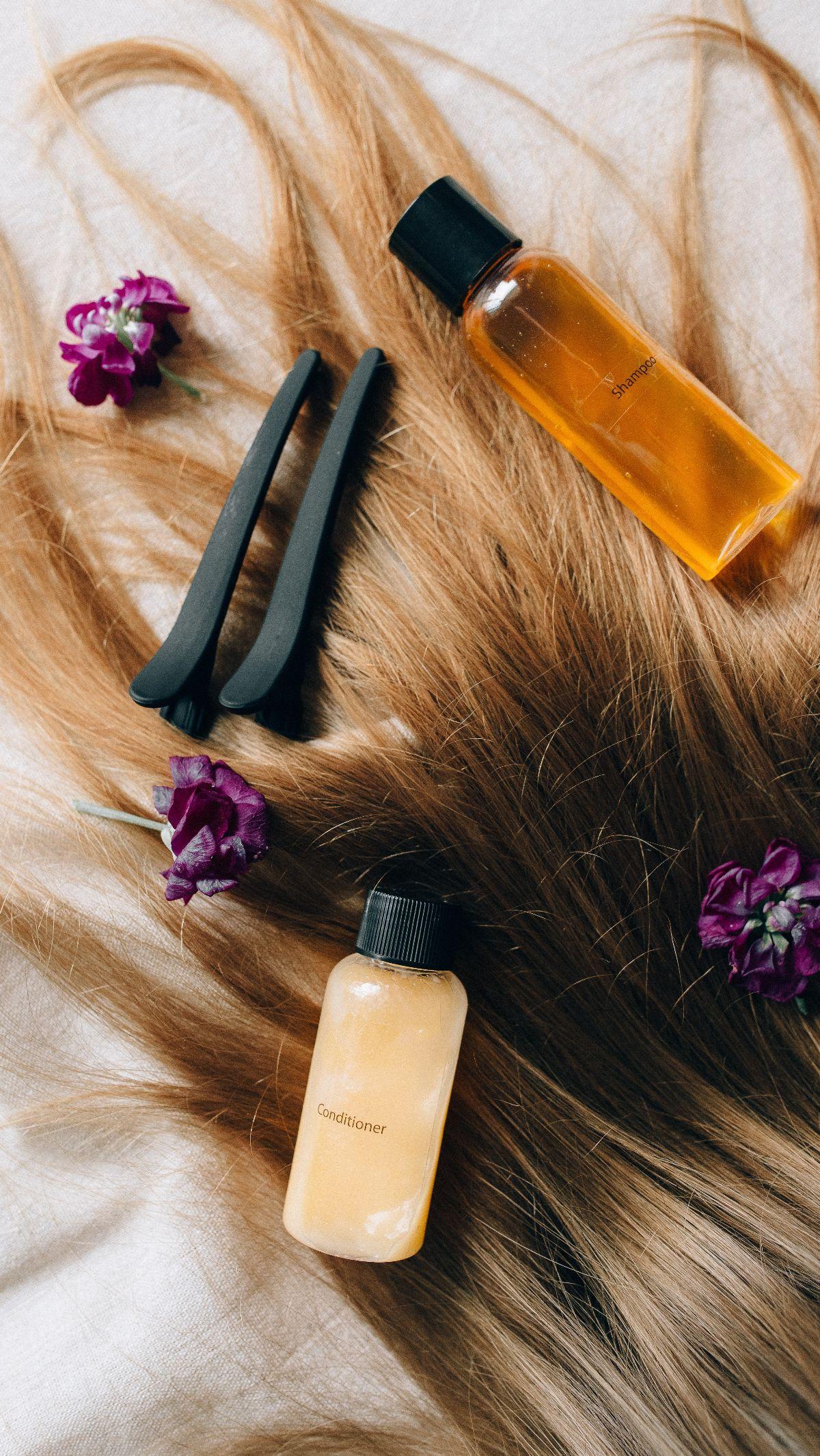 3. Pilih Conditioner yang Mengandung Pelembab Oklusif untuk Rambut Kering<br>