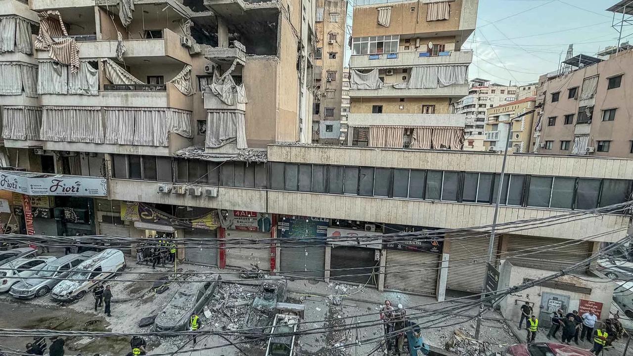 FOTO: Gedung Porak-Poranda Setelah Serangan Israel yang Menewaskan Komandan Militer Hizbullah