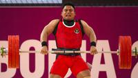 Lifter Indonesia, Muhammad Zul Ilmi berkompetisi pada nomor angkat besi putra 89kg SEA Games 2023 di Hanoi Sports Training and Competition Center, Hanoi, Vietnam, Minggu (22/5/2022). Zul meraih medali perak setelah melakukan total angkatan 328kg (145kg snatch dan 183kg clean & jerk). (AP Photo/Tatan Syuflana)
