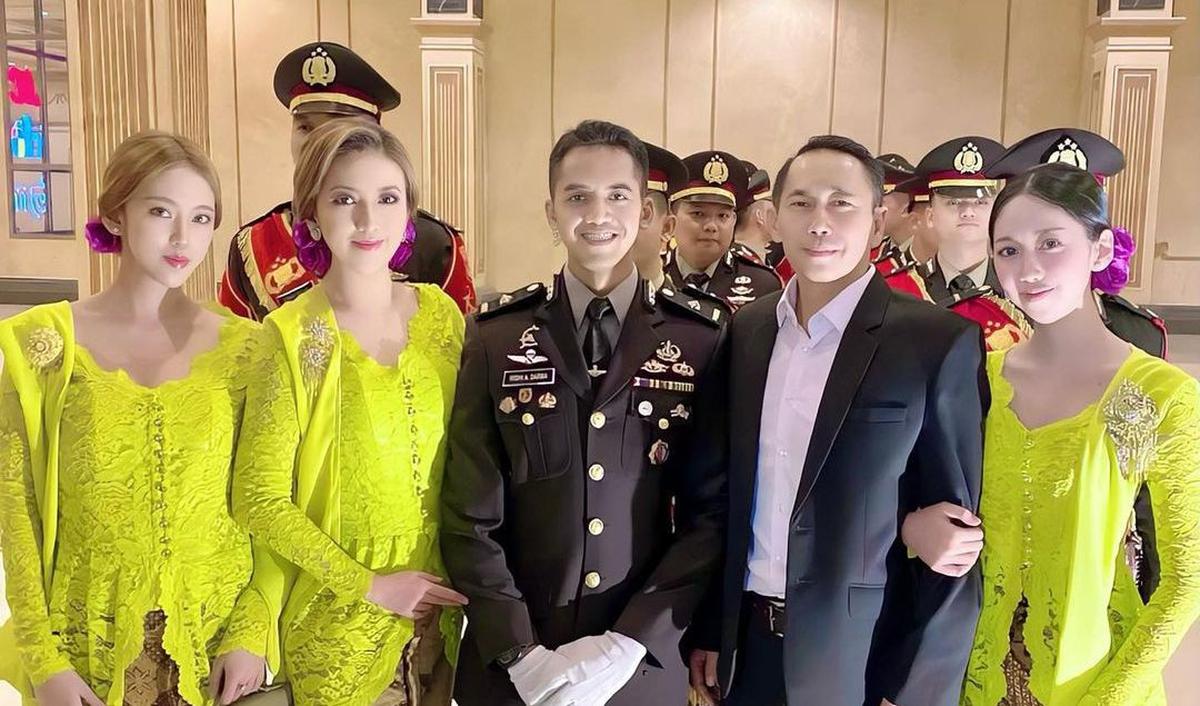 Melalui laman Instagram pribadinya, Heni kerap membagikan potret kebersamaan dengan anak-anaknya.