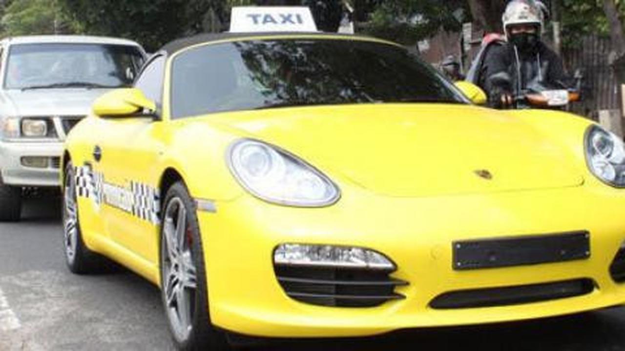 Ferrari Modena dan Porsche Boxster S jadi taksi di Jakarta