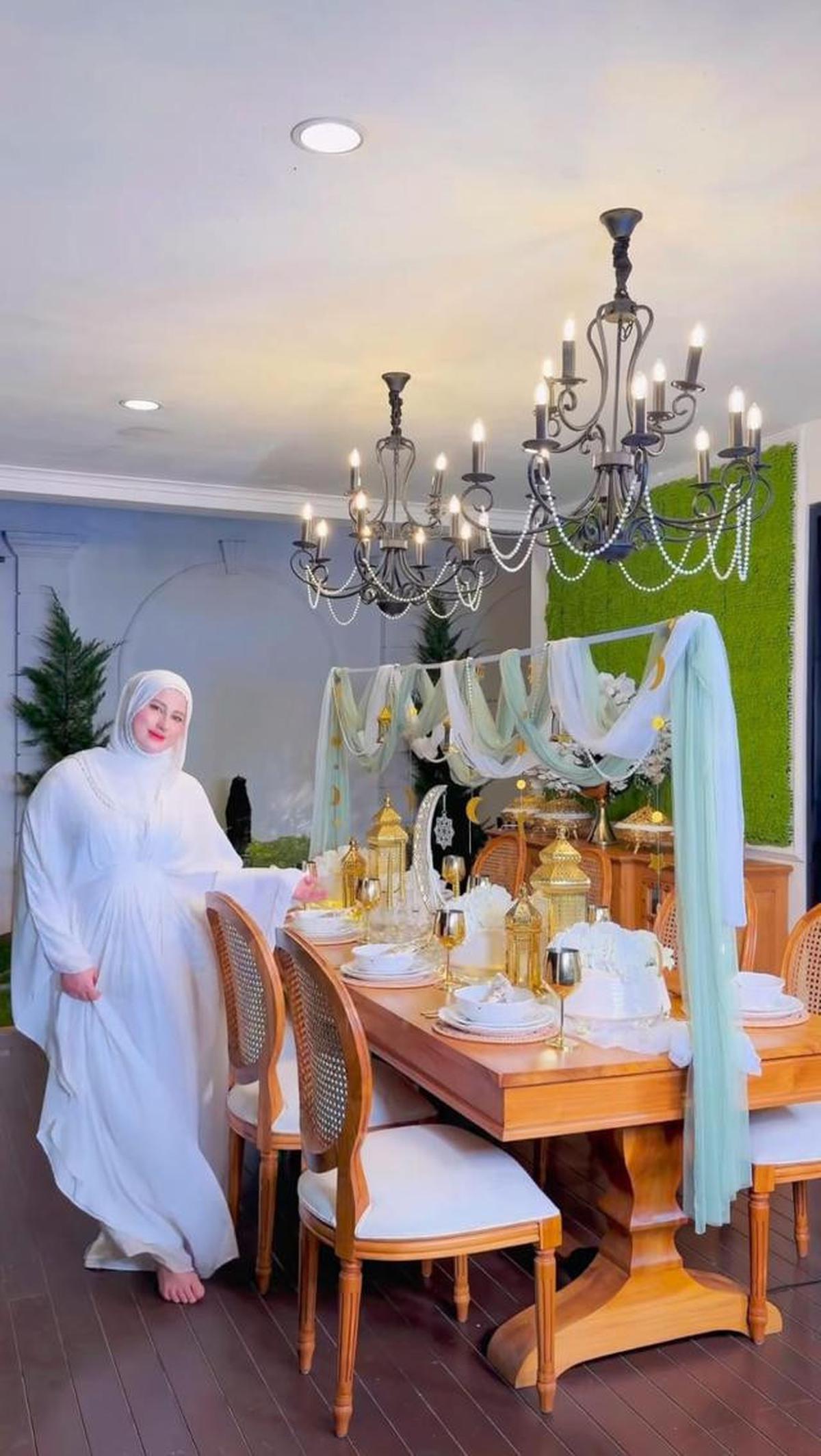 Intip Potret Ruang Makan di Rumah Tasyi Athasyia Selama Ramadan, Inspirasi Desain ala Timur Tengah