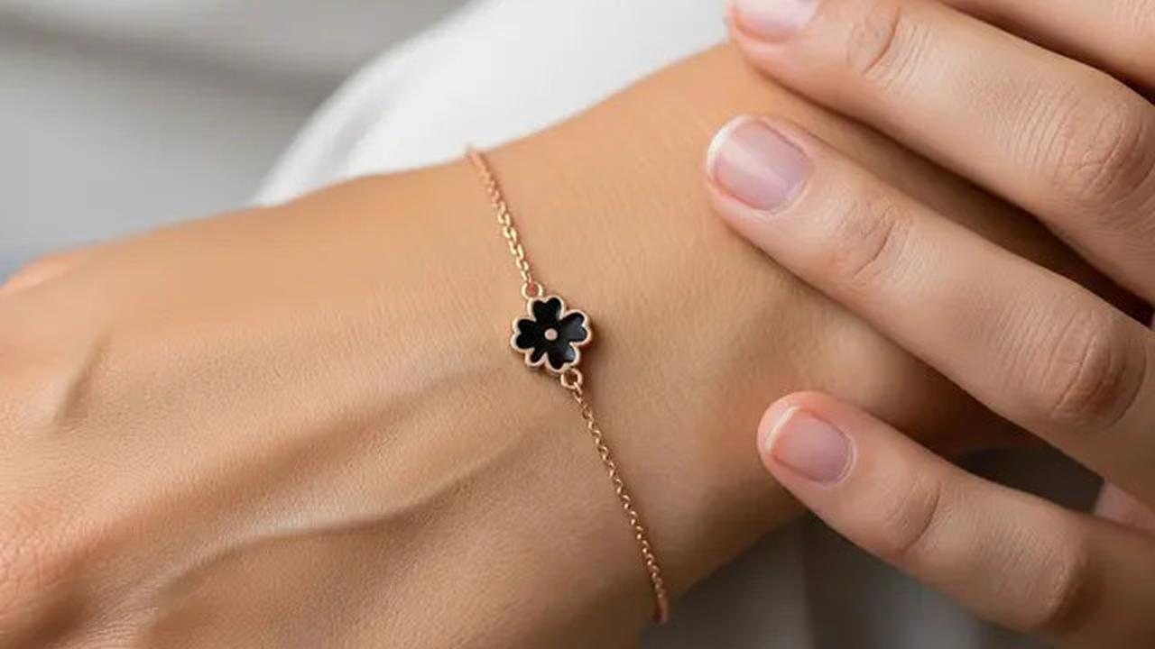10 Model Gelang Emas Gram Kecil Tapi Cantik yang Lagi Tren di 2025, Cocok untuk Gaya Sehari-hari