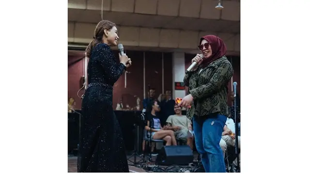 Rossa dan Melly Goeslaw sudah berteman kurang lebih 20 tahun.