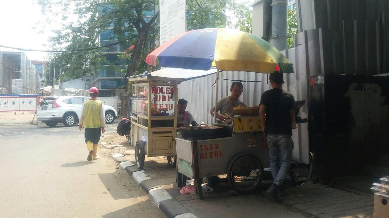 PKL di Stasiun Sudirman, Jakarta (Liputan6.com/ Lizsa Egeham)