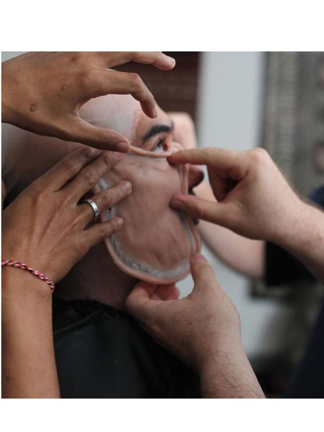 6 Transformasi Makeup Reza Rahadian Jadi BJ Habibie, Mirip Banget