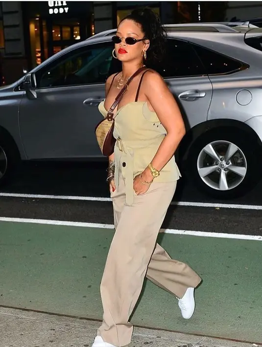 Kendati demikian, ia malah terkejut karena rapper tersebut mengaku miliki anak dari wanita yang baru saja ia kenal. (instagram/badgalriri)