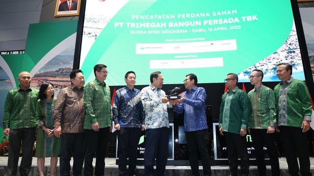 Pencatatan perdana saham PT Trimegah Bangun Persada Tbk (NCKL), Rabu (12/4/2023). (Foto: BEI)
