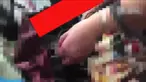 Kejadian ini tak disadari oleh penumpang lain dan sang wanita itu sendiri.
