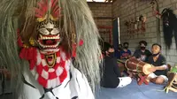 Latihan paguyuban Singo Lumaksono di Sanggar Singo Lumaksono Dukuh Padas, Todanan, Kabupaten Blora, Jawa Tengah, Sabtu (28/11/2020).