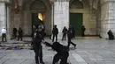 <p>Dikatakan dalam sebuah pernyataan bahwa pasukan Israel mencegah petugas medis mencapai Masjid Al-Aqsa. (AP Photo/Mahmoud Illean)</p>