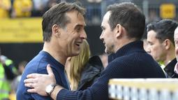 Manajer tim Wolverhampton Wanderers, Julen Lopetegui (kiri) menyapa manajer tim Chelsea, Frank Lampard jelang dimulainya laga pekan ke-30 Liga Inggris 2022/2023 di Molineux Stadium, Wolverhampton, Sabtu (8/4/2023). (AP Photo/Rui Vieira)