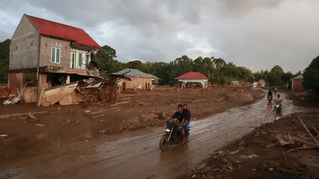 Permukiman di Agam rata tersapu banjir. (Liputan6.com/Novia Harlina)