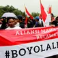 Aliansi Mahasiswa dan Pemuda Relawan Cinta NKRI melakukan demo di depan Istana Negara, Jakarta, Rabu (7/11). Demo ini di lakukan terkait pidato Prabowo Subianto di Boyolali beberapa waktu lalu. (Liputan6.com/JohanTallo)