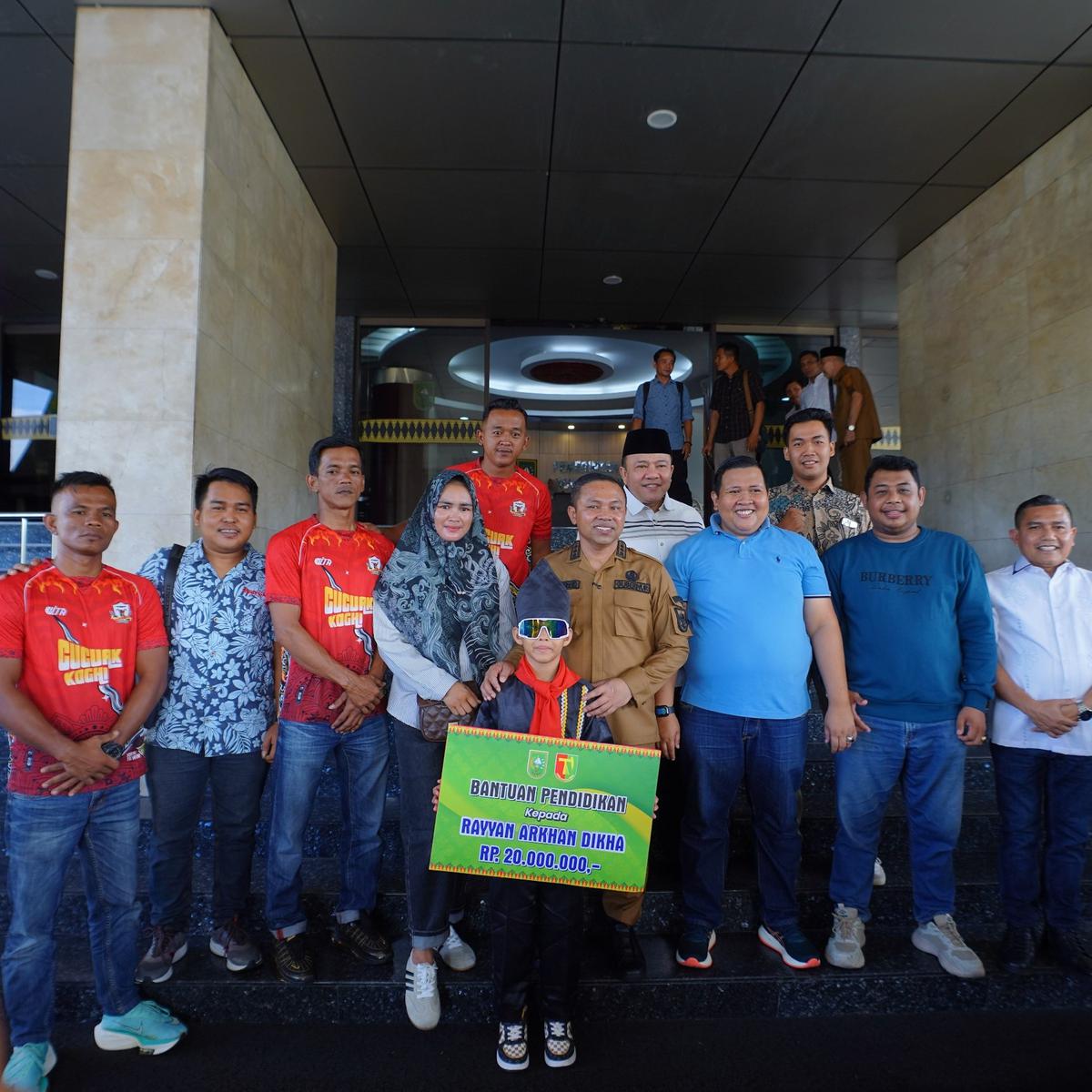 Bocah Pacu Jalur Rayyan Arkan Dikha