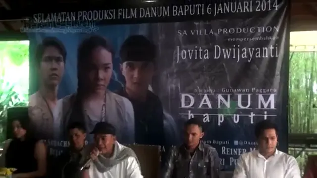 Peduli Lingkungan, Pemain Film Danum Baputi Ramai-ramai Buat Biopori
