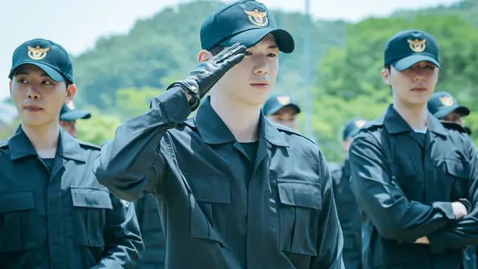 Kang Daniel dalam Rookie Cops. (Disney Plus via OSEN)