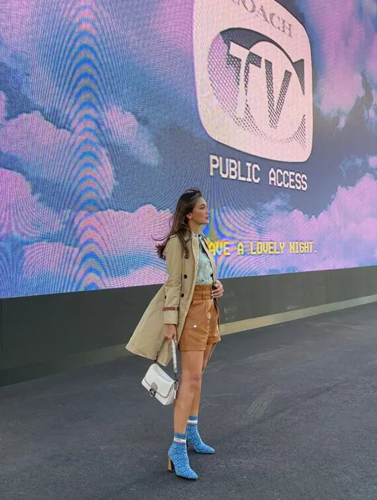 Dengan ciri khas styling yang sederhana namun penuh gaya, tampilan Luna Maya di New York Fashion Week 2022 bisa jadi inspirasi gaya sehari-hari Sahabat Fimela
