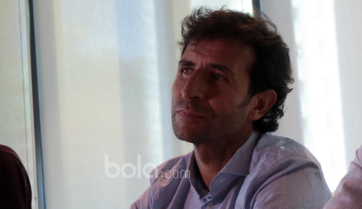 Pada tahun 1989 hingga 1990 Luis Milla Aspas masuk dalam Tim Nasional Spanyol dan hanya bermain sebanyak tiga kali untuk La Roja.  (Bola.com/Nicklas Hanoatubun)