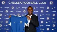 Chelsea meresmikan Moises Caicedo sebagai pemain anyar pada musim panas 2023, Senin (14/8/2023). (Chelsea FC)