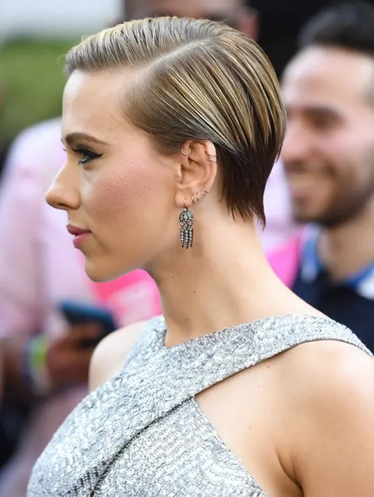 The Huffington Post, Sabtu (15/10), mewartakan bahwa kini wanita yang akrab disapa Scarjo telah memiliki kekasih yang baru, yakni Colin Jost. Bahkan keduanya disebut akan segera melanjutkan ke jenjang pernikahan. (AFP/Jamie McCartie)