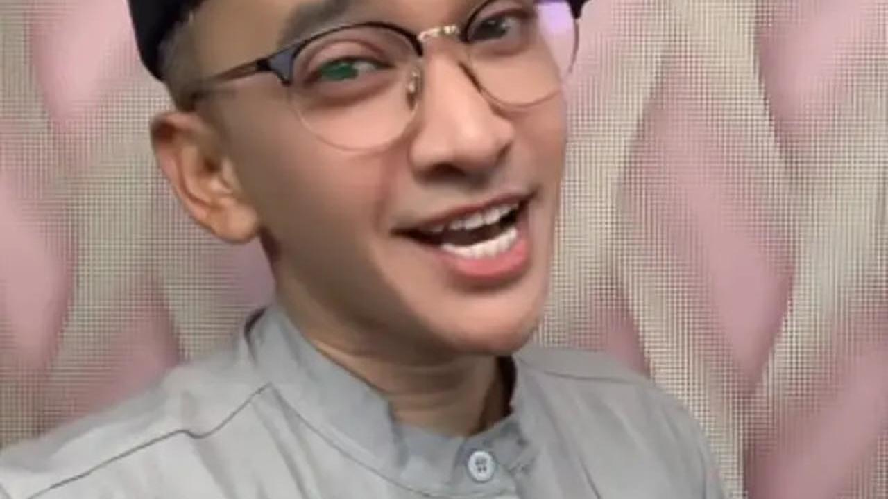 7 Model Baju Koko Pilihan Ruben Onsu, Tampil Kalem dan Elegan Bisa Jadi Inspirasi
