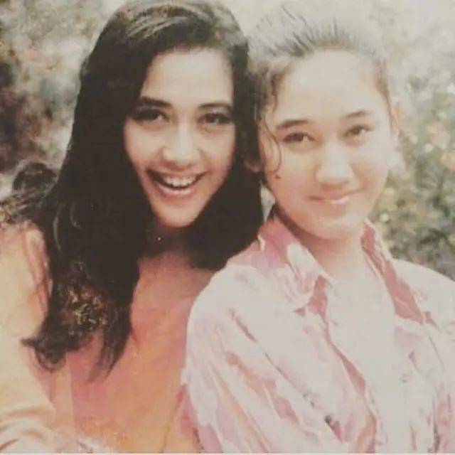 6 Potret Lawas Persahabatan Paramitha Rusady dan Nike Ardila, Penuh Kenangan