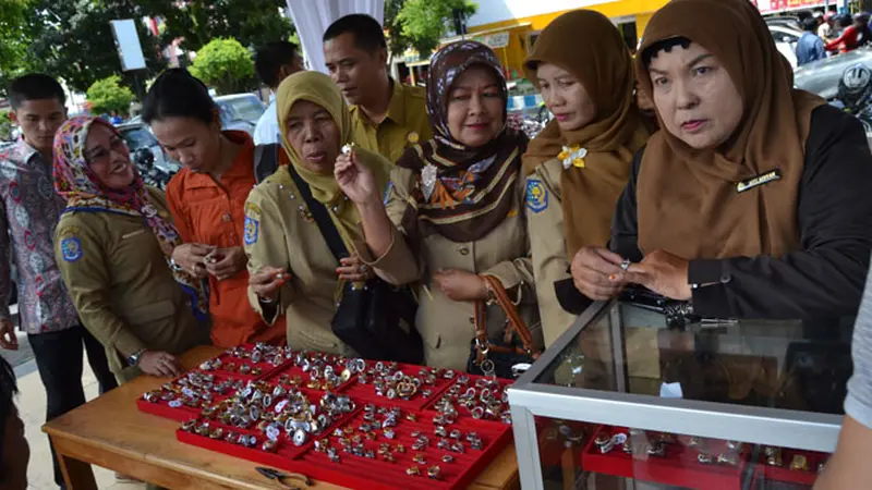 Kaum Hawa Serbu Pameran Batu Akik di Bengkulu