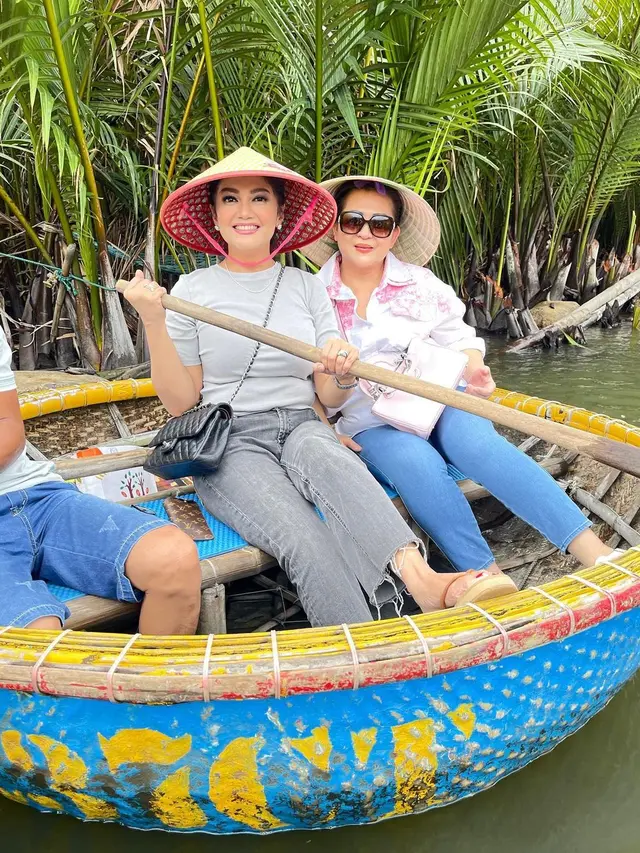 Bella Saphira liburan di Vietnam (Instagram/bellasaphiraofficial)