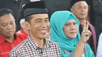 Joko Widodo didampingi Istri, Iriana Widodo berkampanye di Lapangan GGM Majalengka, Rabu (18/6/14). (Liputan6.com//Herman Zakharia)