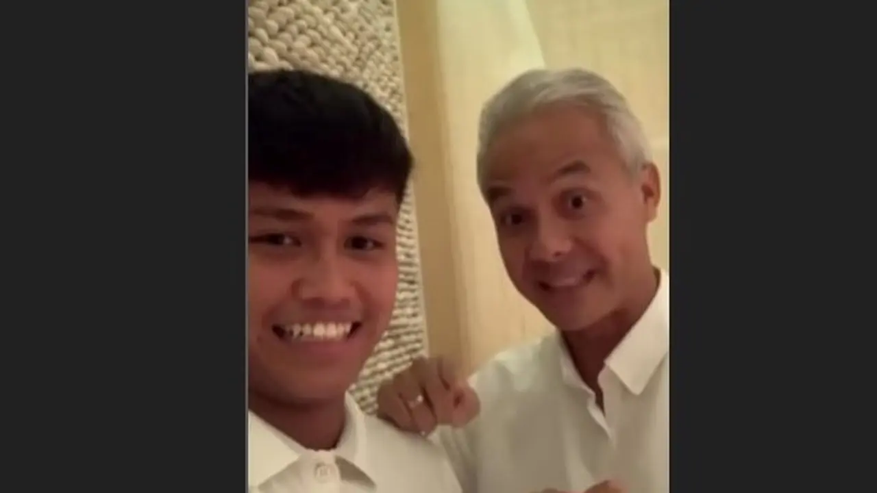 Ganjar Pranowo saat bertemu pemain timnas U-20 Hokky Caraka. (Istimewa)