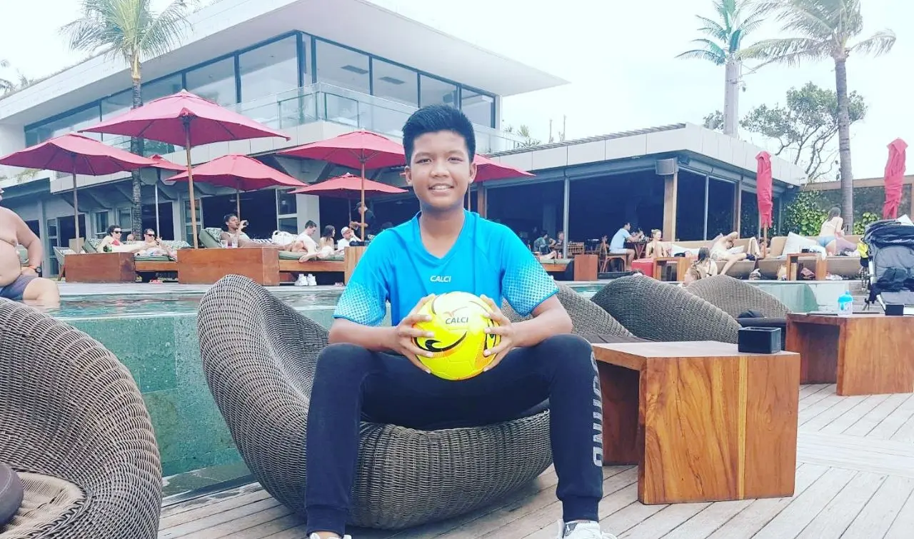 Kadek Arel Priatna, pesepak bola Indonesia asal Bali jadi model apparel olahraga (istimewa)