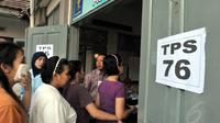 Rutan Pondok Bambu menyiapkan 2 TPS yakni 76 dan 77 untuk para warga binaan yang terdaftar dalam Pemilihan Umum Presiden hari ini, Rabu (9/7/14). (Liputan6.com/Panji Diksana)