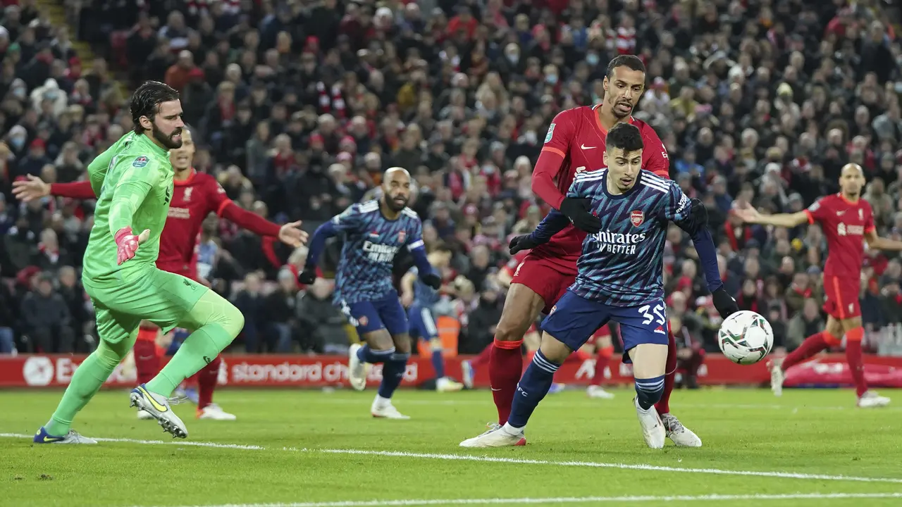 Foto: Main Tanpa Salah, Liverpool Minim Kreatifitas dan Gagal Taklukkan 10 Pemain Arsenal di Leg Pertama Semifinal Carabao Cup