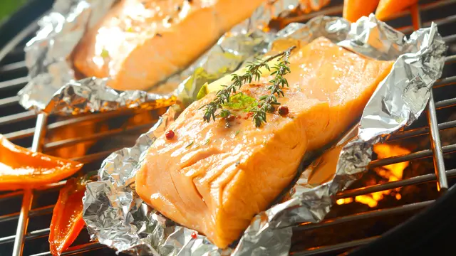 ikan dibungkus Alumunium Foil