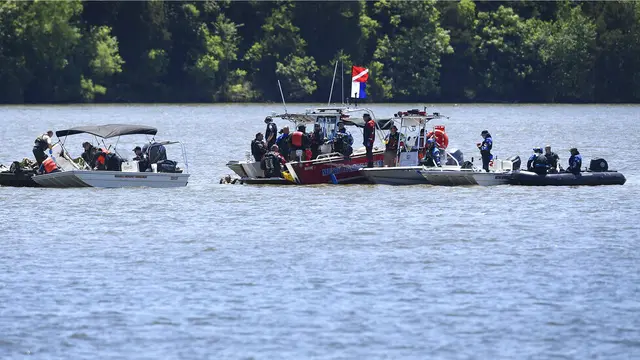 Suasana pencarian pesawat di Danau Percy Priest, Tennessee. (George Walker IV/The Tennessean via AP)