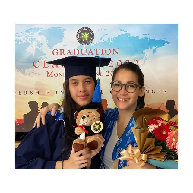Anaknya Genap 20 Tahun, Ini 6 Potret Kebersamaan Mieke Amalia dan Putri Sulungnya