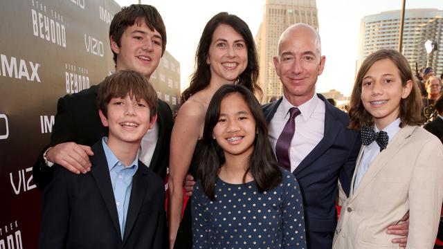 Keluarga Jeff Bezos (Time.com)