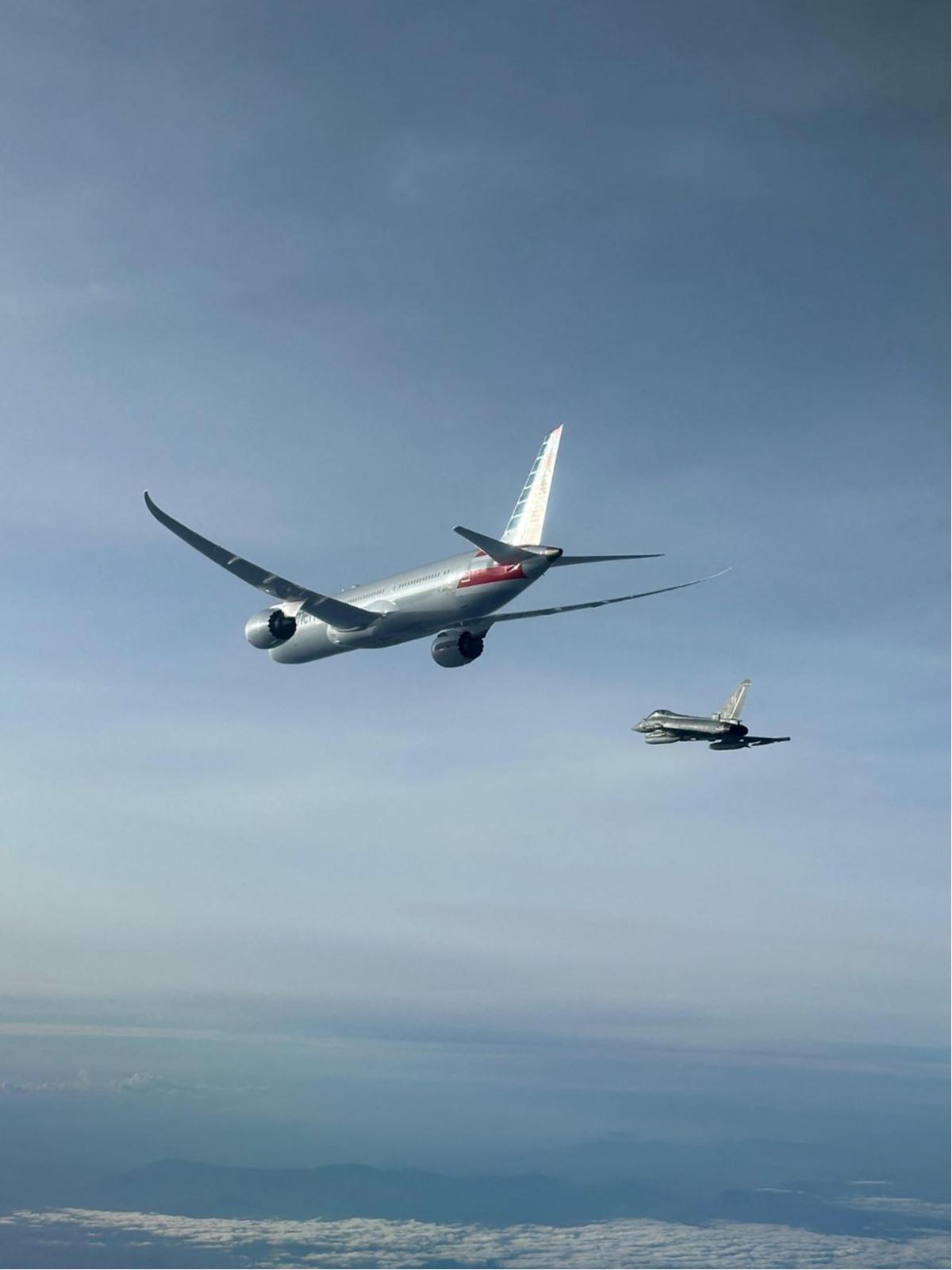 Pesawat American Airlines dikawal dua jet tempur gara-gara ancaman bom