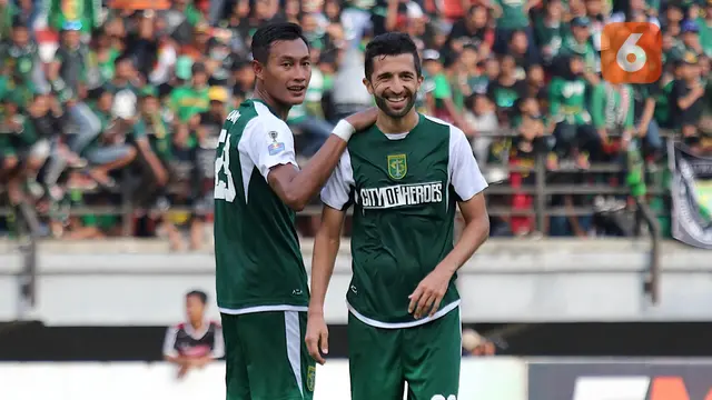 Hansamu Yama dan Manuchekhr Dzhalilov Persebaya