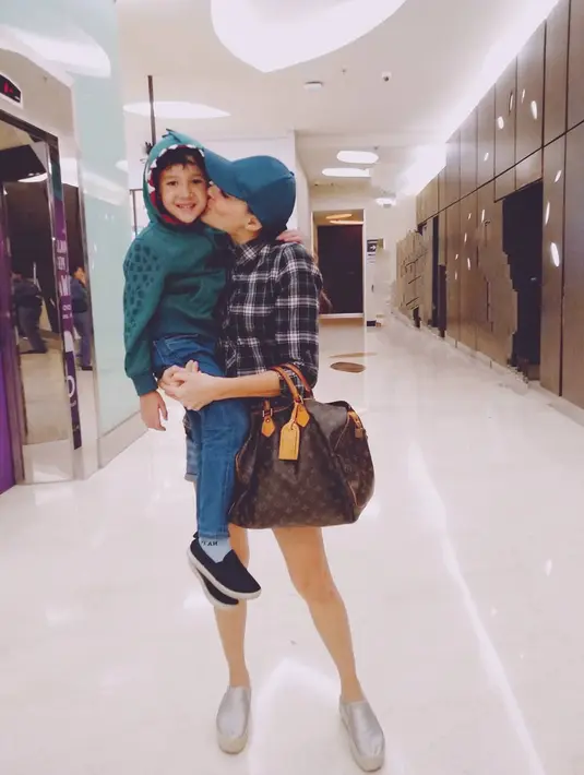 (Instagram/rezerdewi)