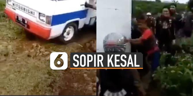VIDEO: Bantu Mobil Terjebak, Penolong Malah Bikin Kesal Sopir
