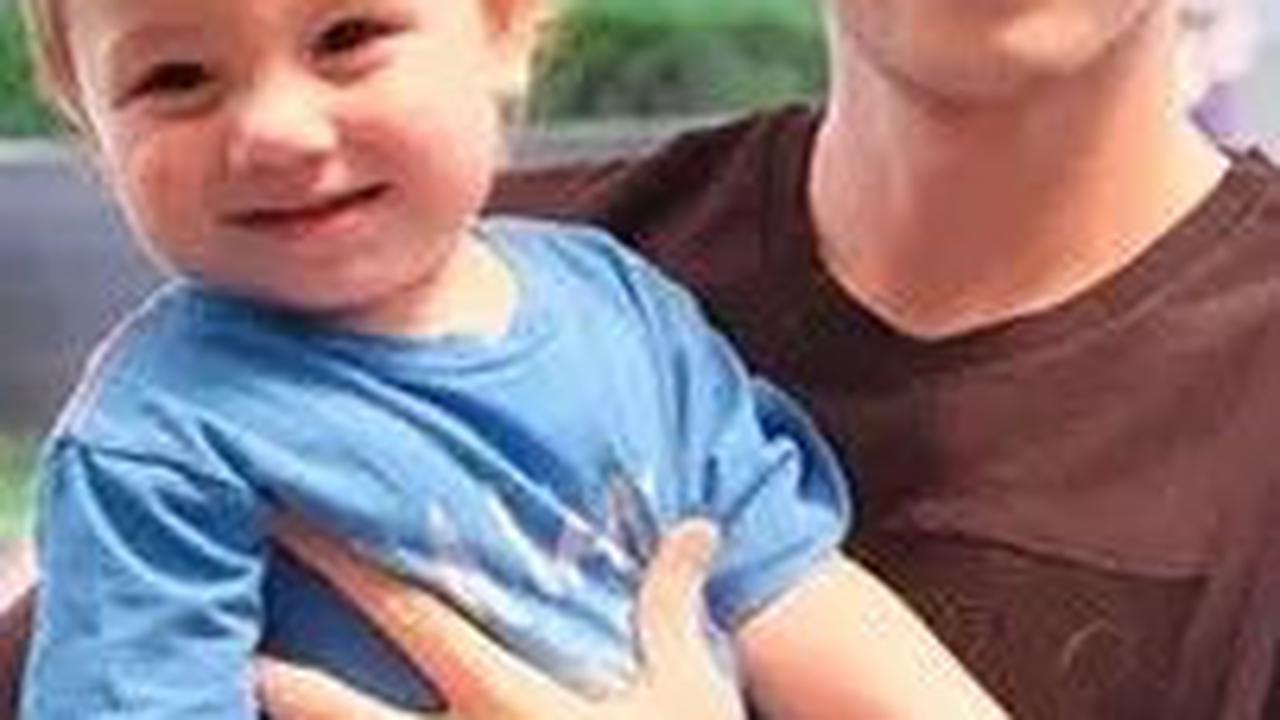 Foto terbaru bersama anak-anaknya jarang terlihat, tetapi Stefan William masih memiliki foto lama yang menunjukkan dia menggendong Lucio dan Koa, yang masih tersimpan di akun Instagramnya.